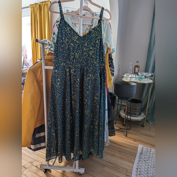 Emerald green with gold foil stars midi sleeveless dress - Picture 4 of 13